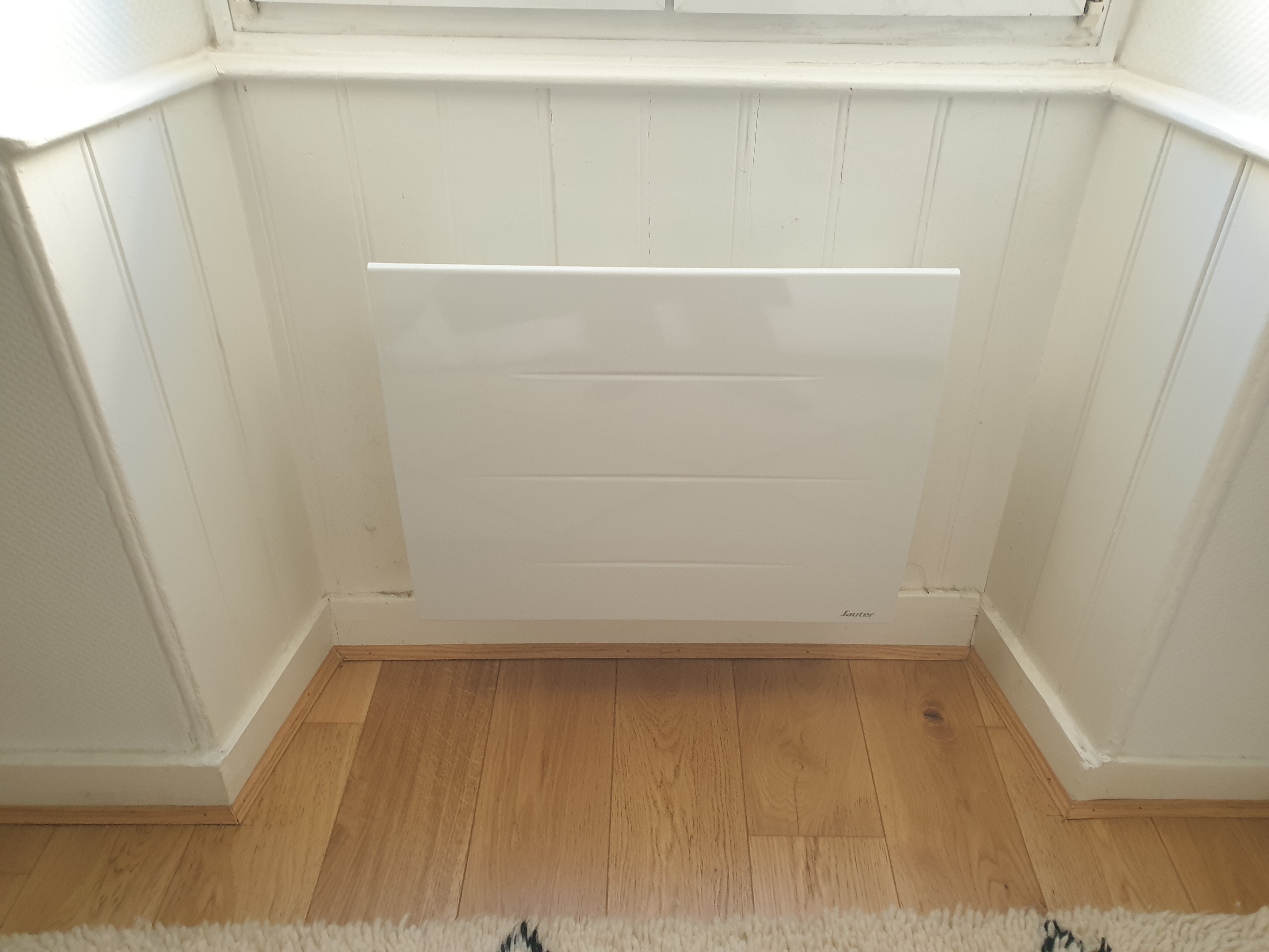 Radiateur électrique Sauter installé dans une pièce par EGC 33