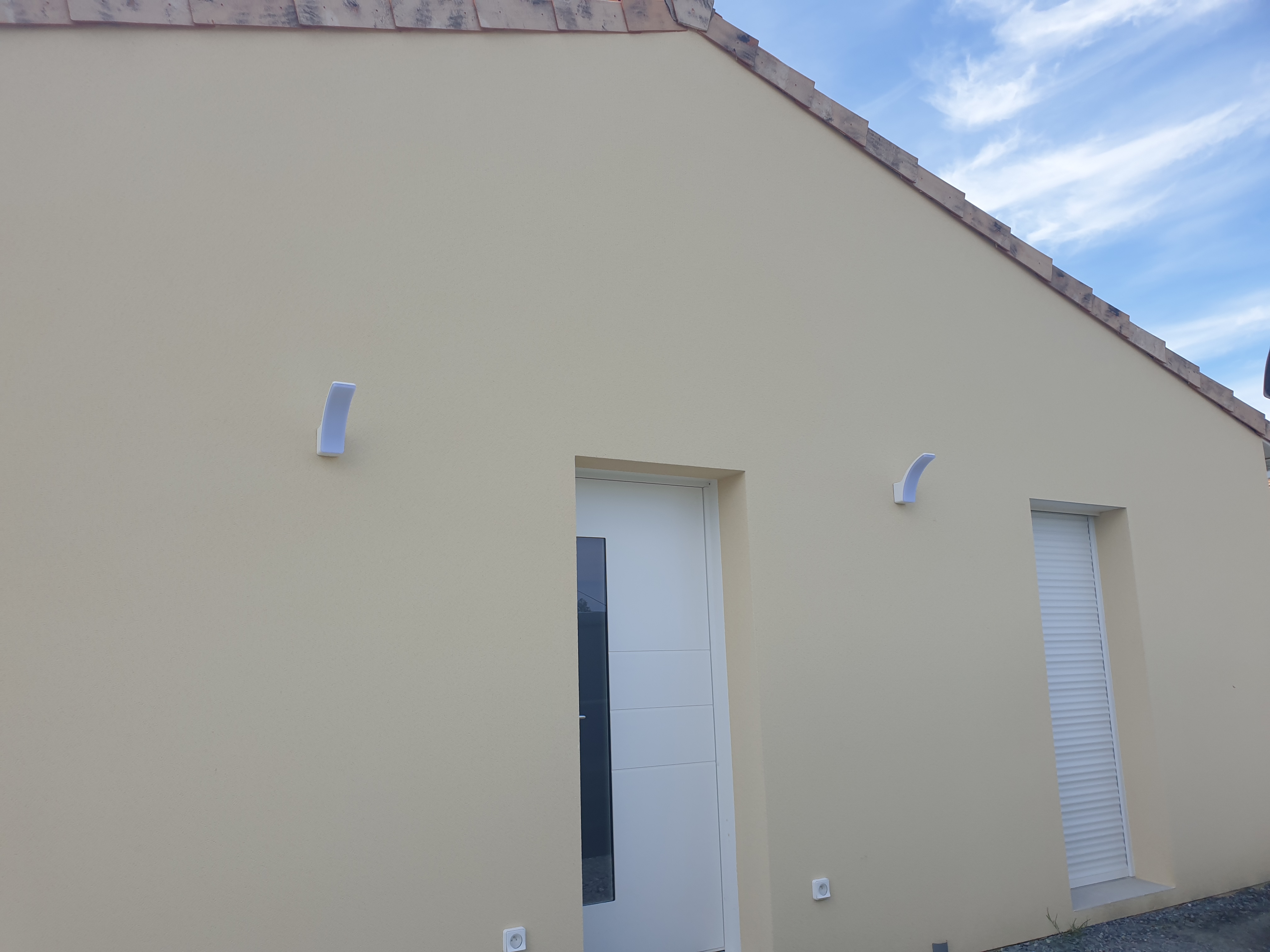 Appliques extérieures installées sur façade par EGC 33
