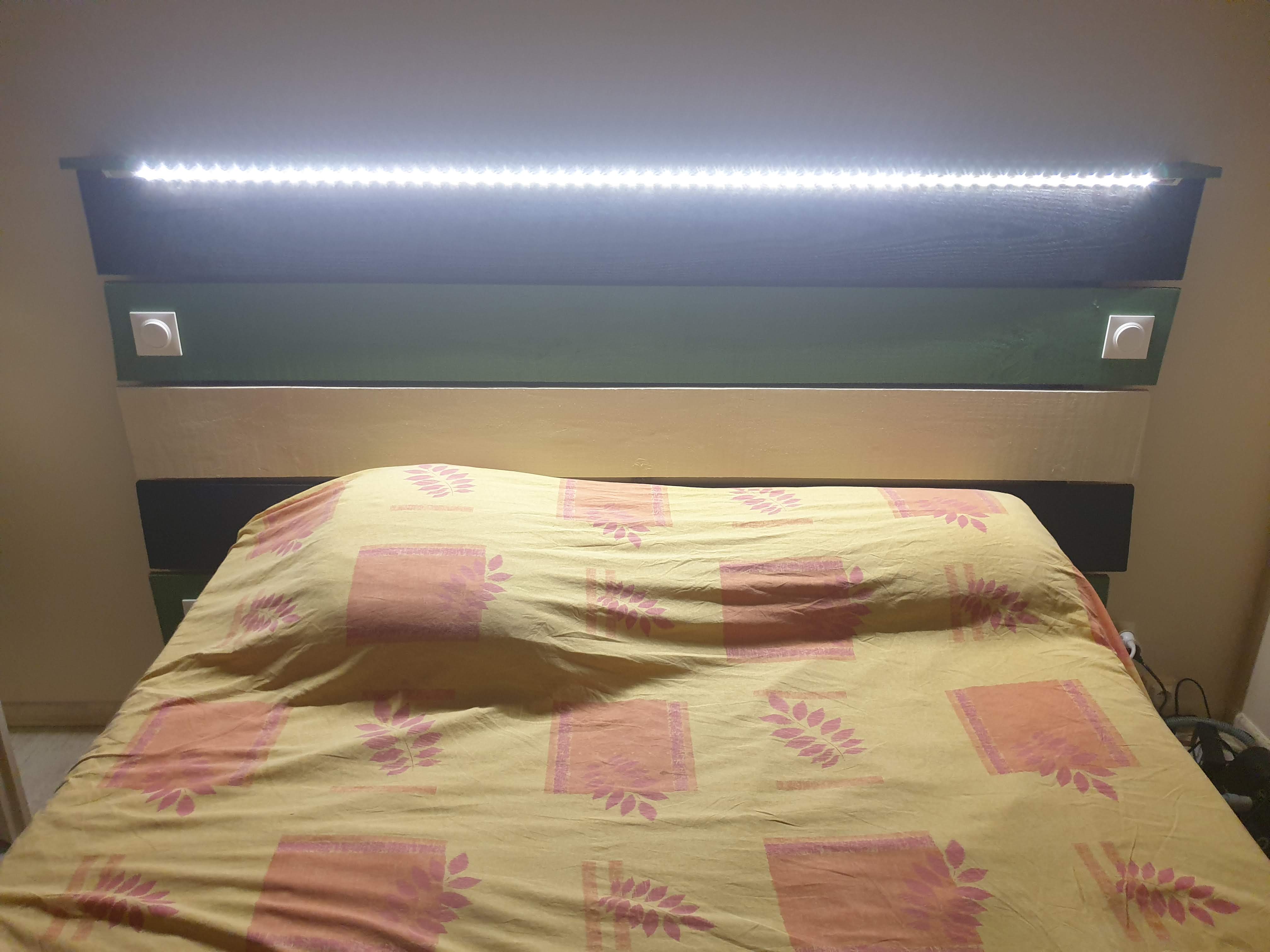 Éclairage LED en tête de lit