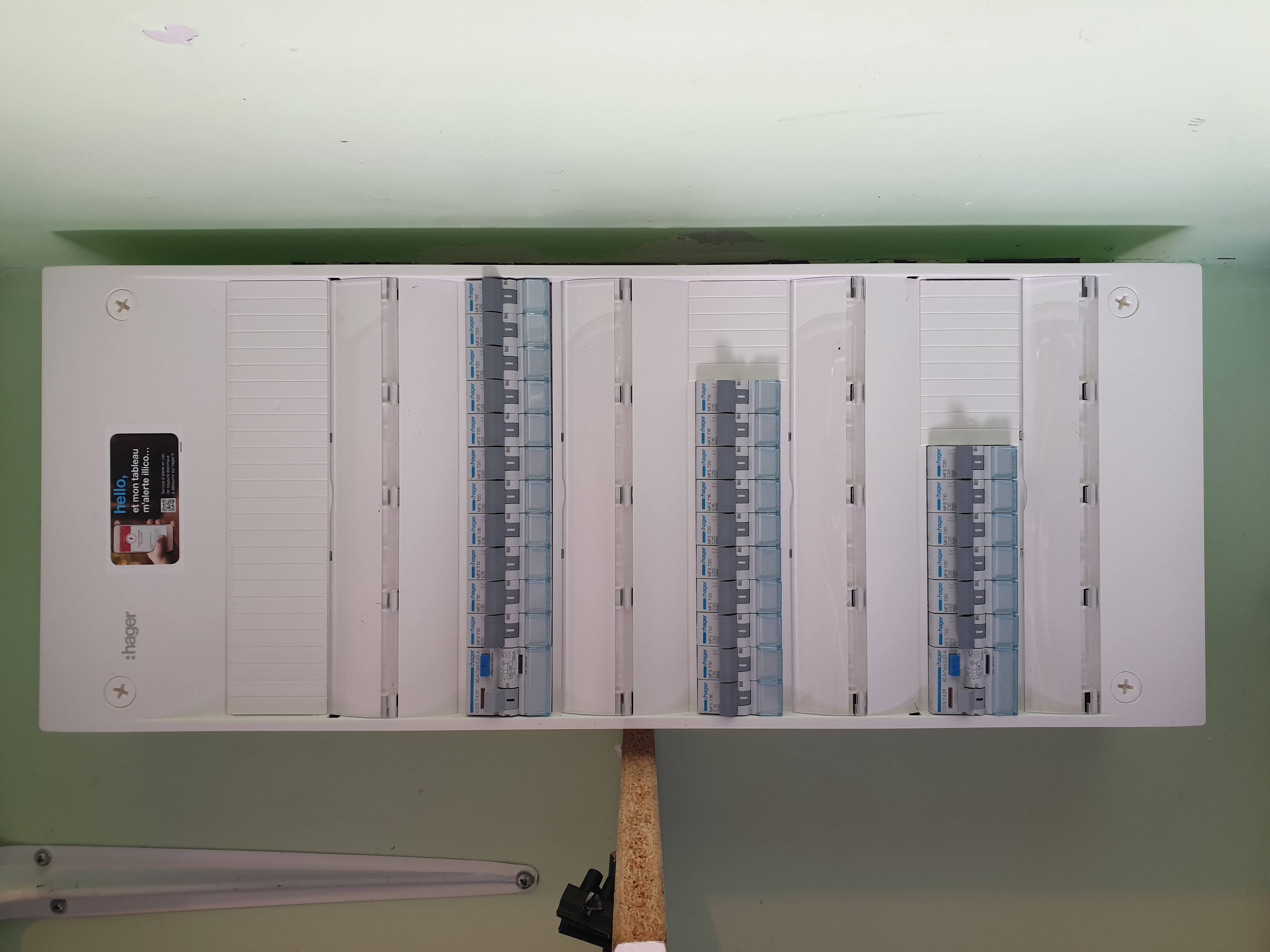Tableau électrique finalisé avec protections posées par EGC 33