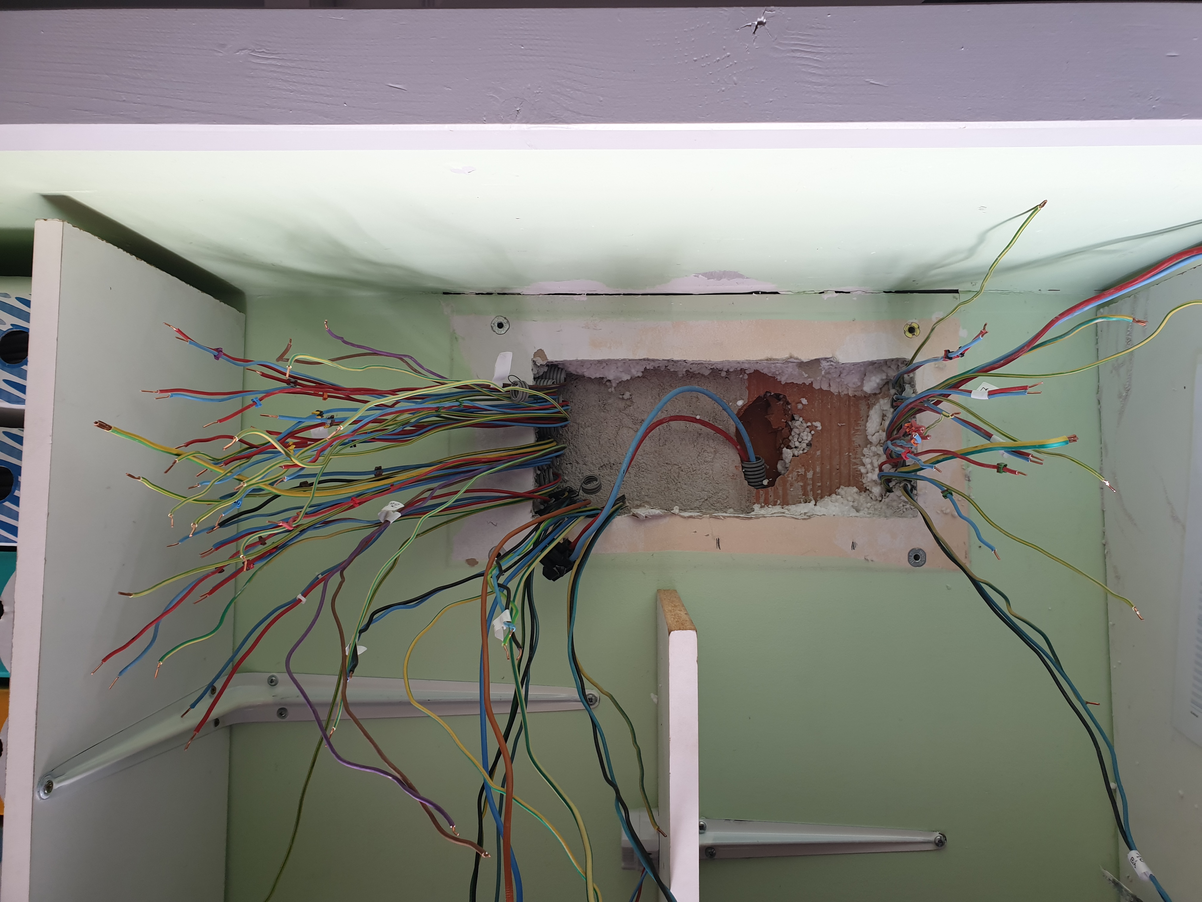 Préparation avant installation d'un tableau électrique EGC 33