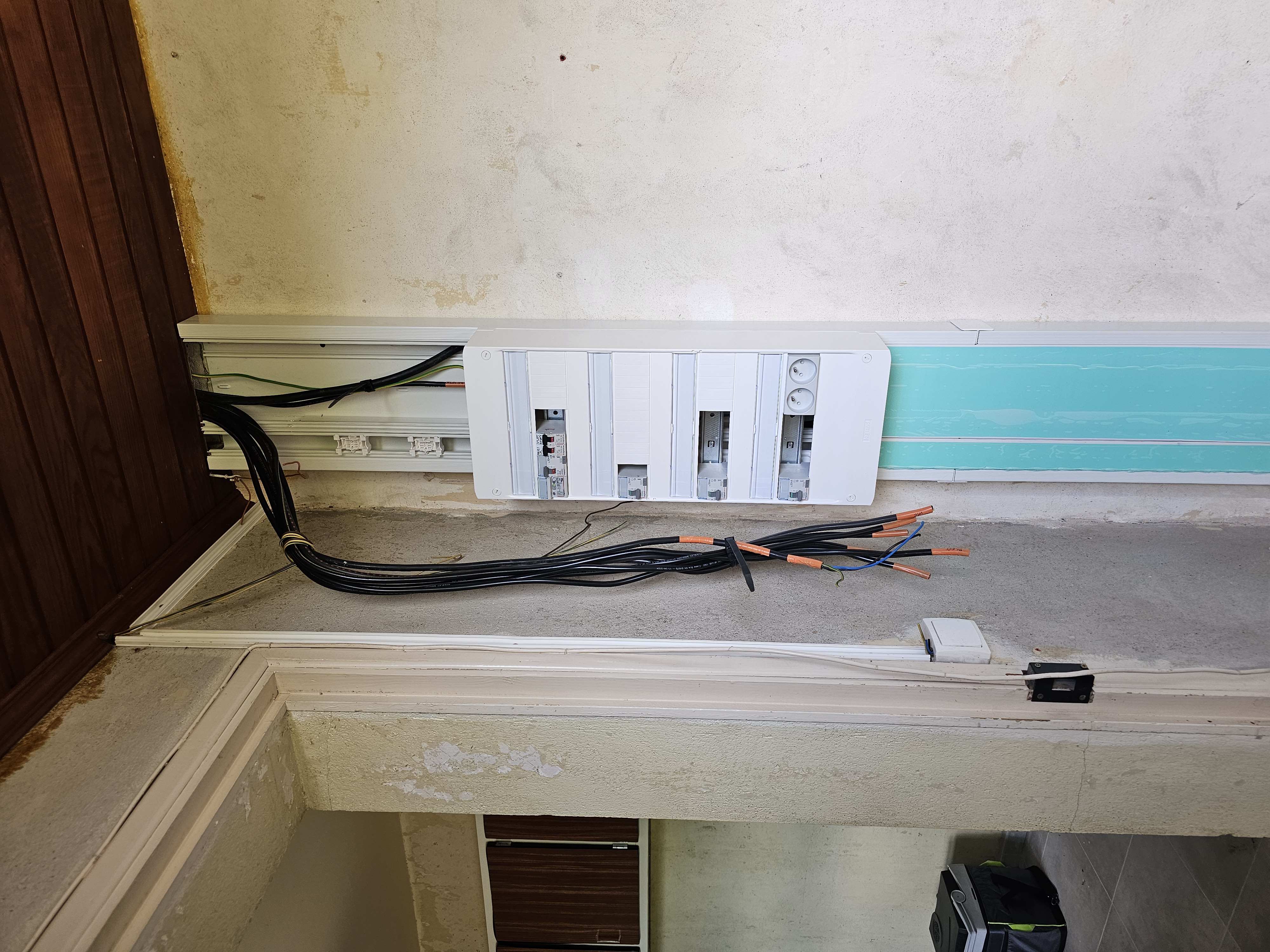 Tableau électrique en préparation par EGC 33