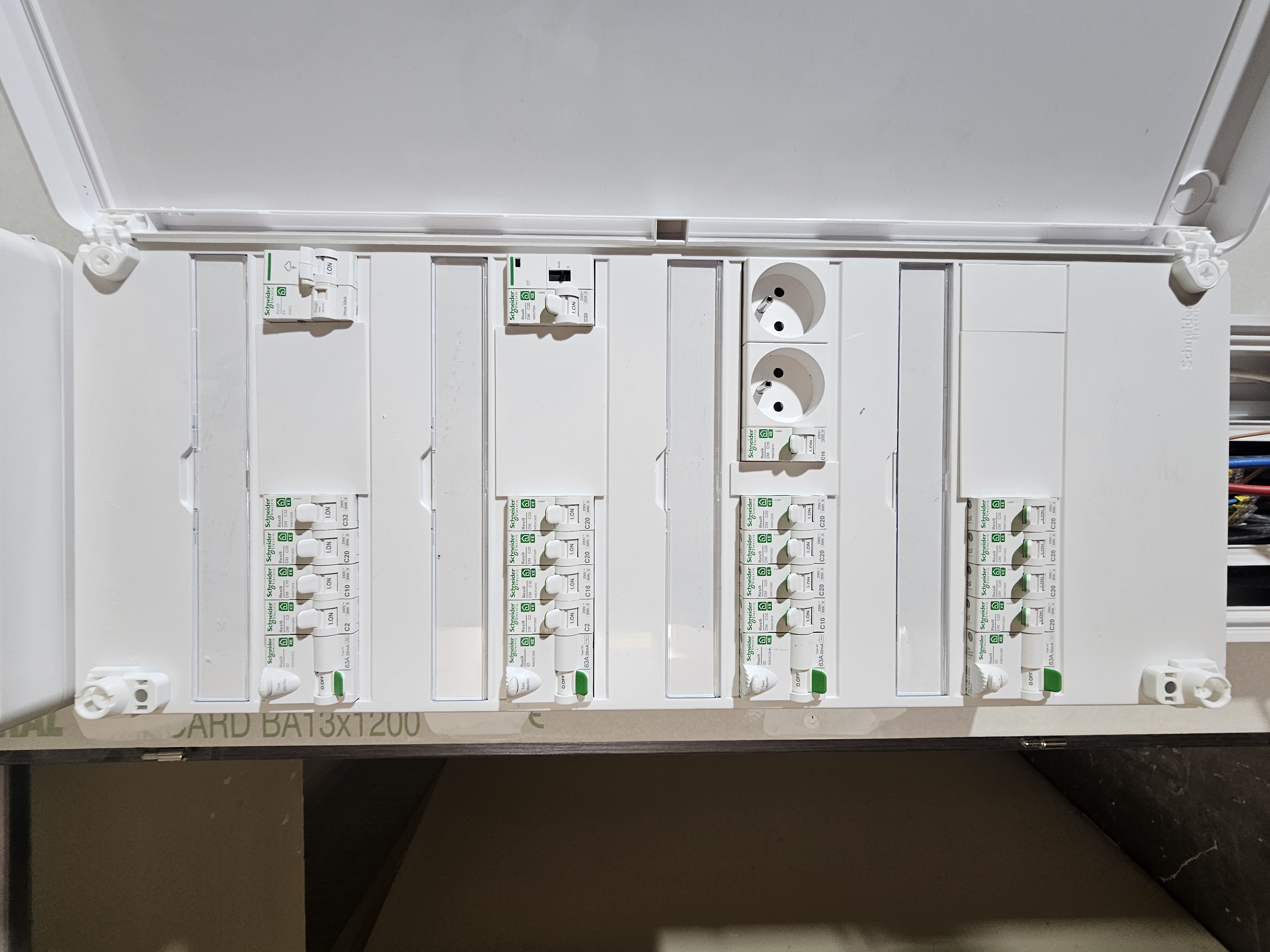 Tableau électrique terminé avec protections par EGC 33